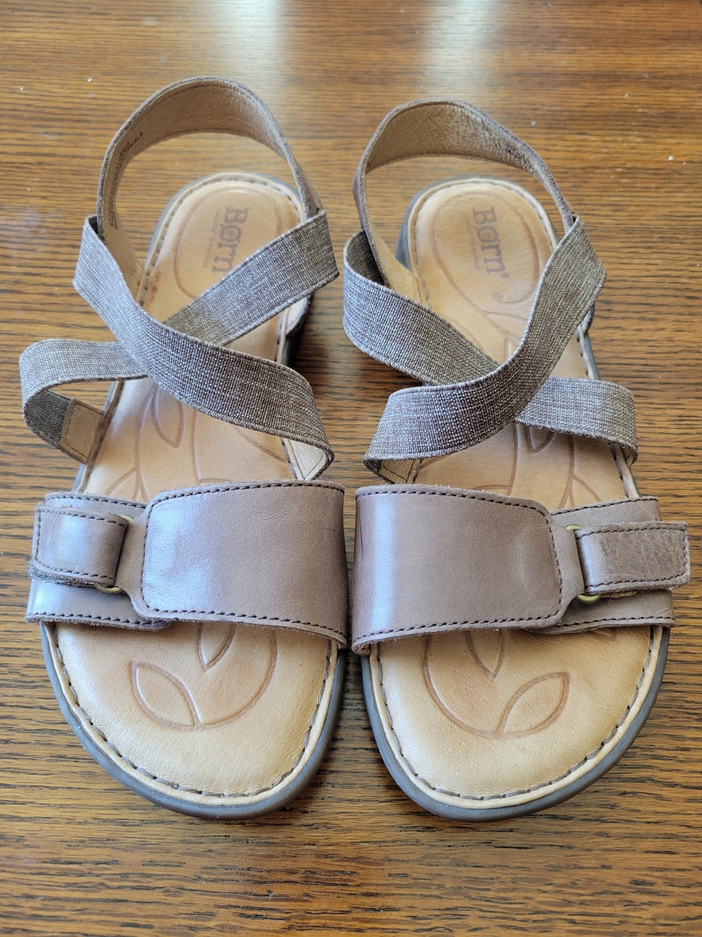 Børn Taupe Strappy Leather Sandals with Elastic Cross Straps